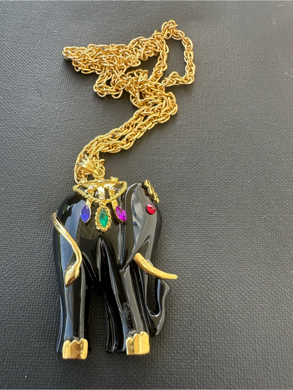 Vintage Black Lucite Gorgeous Elephant Rhinestone Brooch / Pendant necklace - Picture 5 of 5